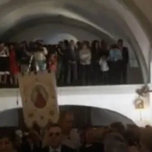 Entrada de la Virgen del Rosario en la iglesia de 2008