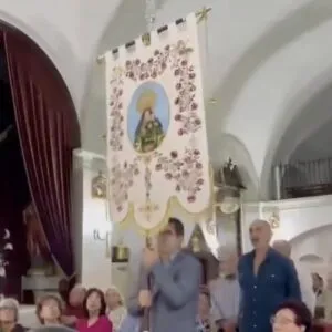 Bendición del nuevo estandarte pintado a mano por José Barrado y bordado por Chari Bravo. (23-9-2023)